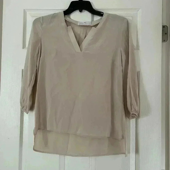 Amanda Uprichard Everday Shirt 100% Silk V Neck Blouse size Medium Minimalist - Picture 10 of 11